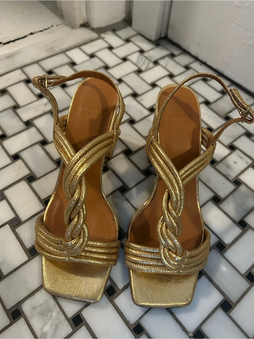 Sezane elegant gold